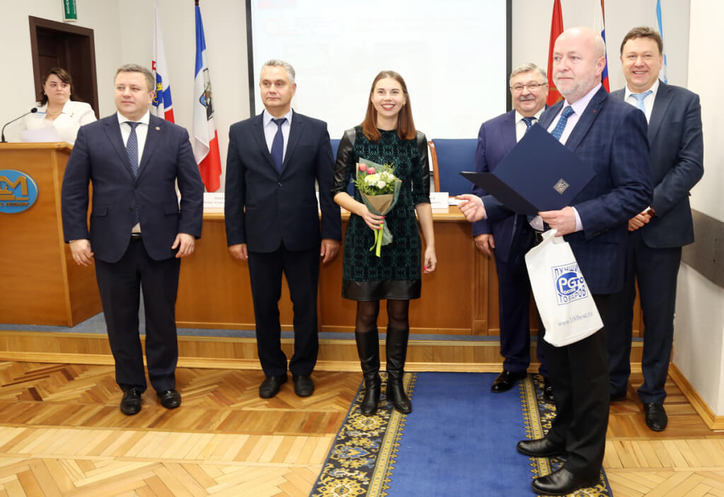 Вручение награды Генеральному директору БНС